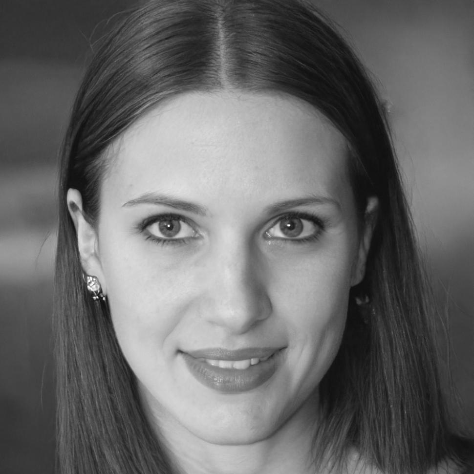 Carmen López, Consultora Financiera